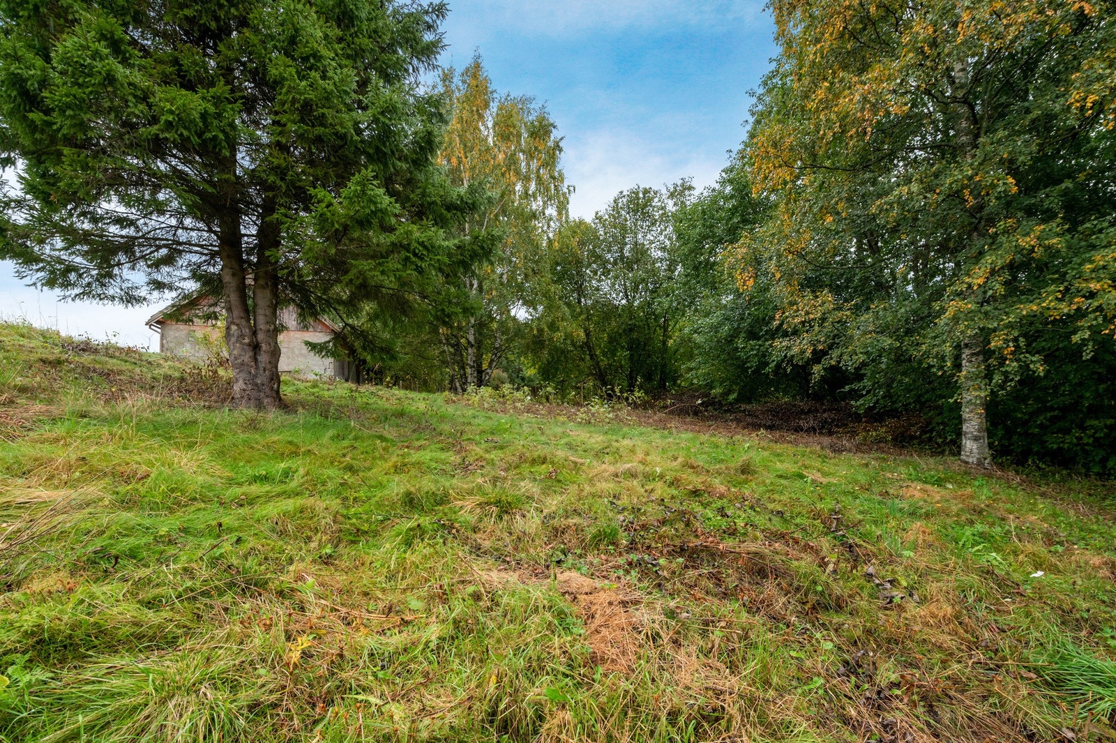 Boligen er omringet av naturskjønne omgivelser. Galleribilde