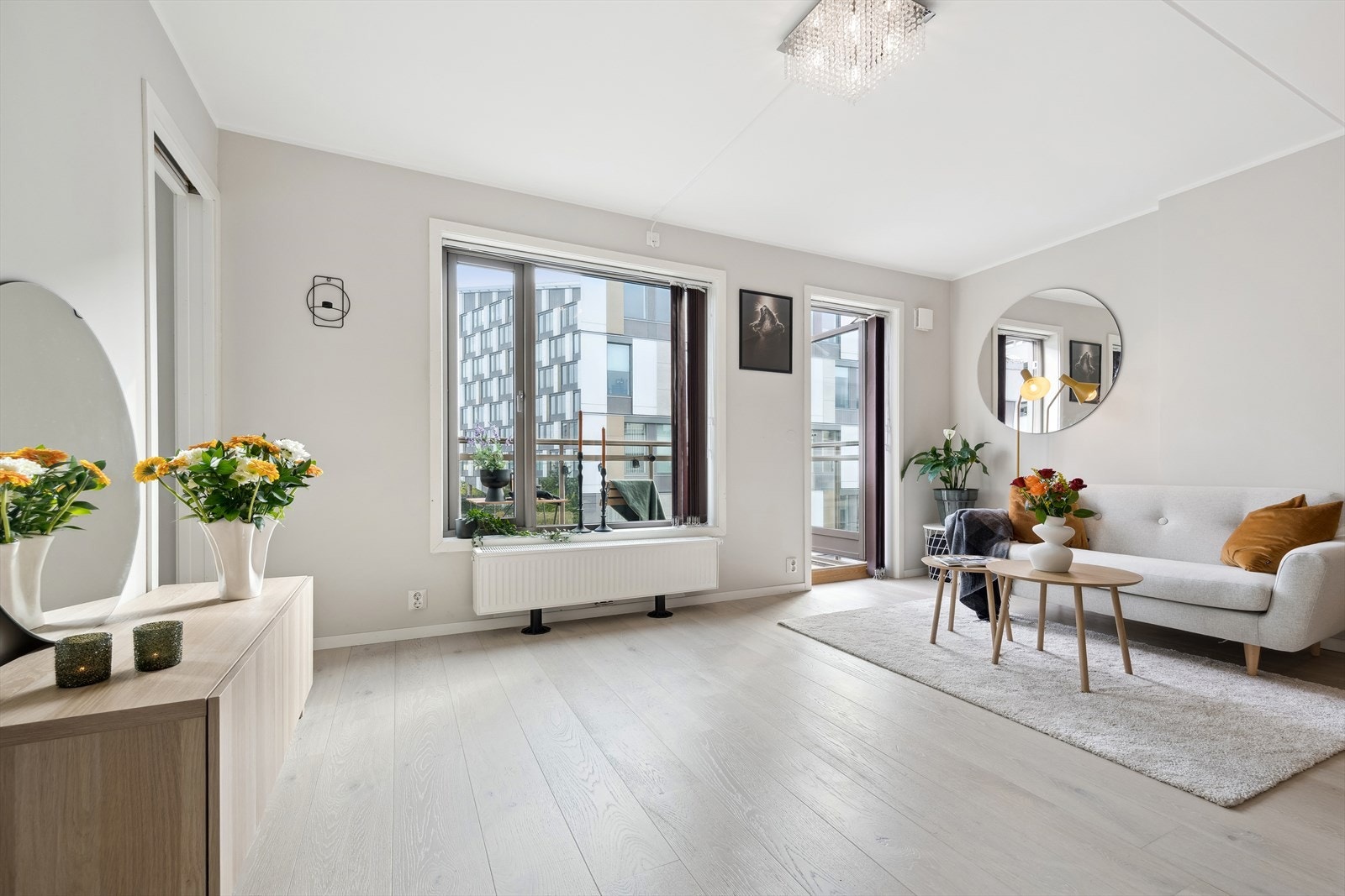 Leiligheten har a-konto fjernvarme inkludert i felleskostnadene. Galleribilde