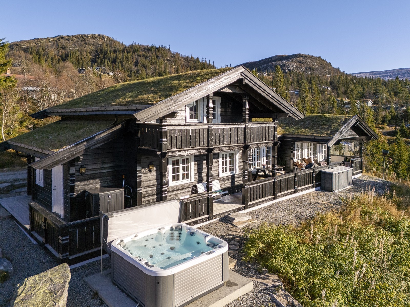 Eksklusiv familiehytte på ca. 855 m.o.h med panoramautsikt, fantastisk beliggenhet og høy standard - 5 soverom og 2 bad! Galleribilde