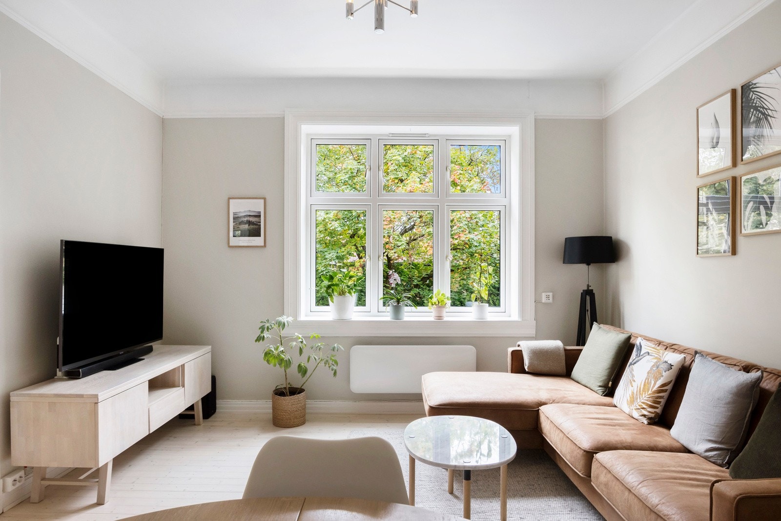 Stuen kan innredes med ulike soner for både egentid og sosialt samvær. Galleribilde