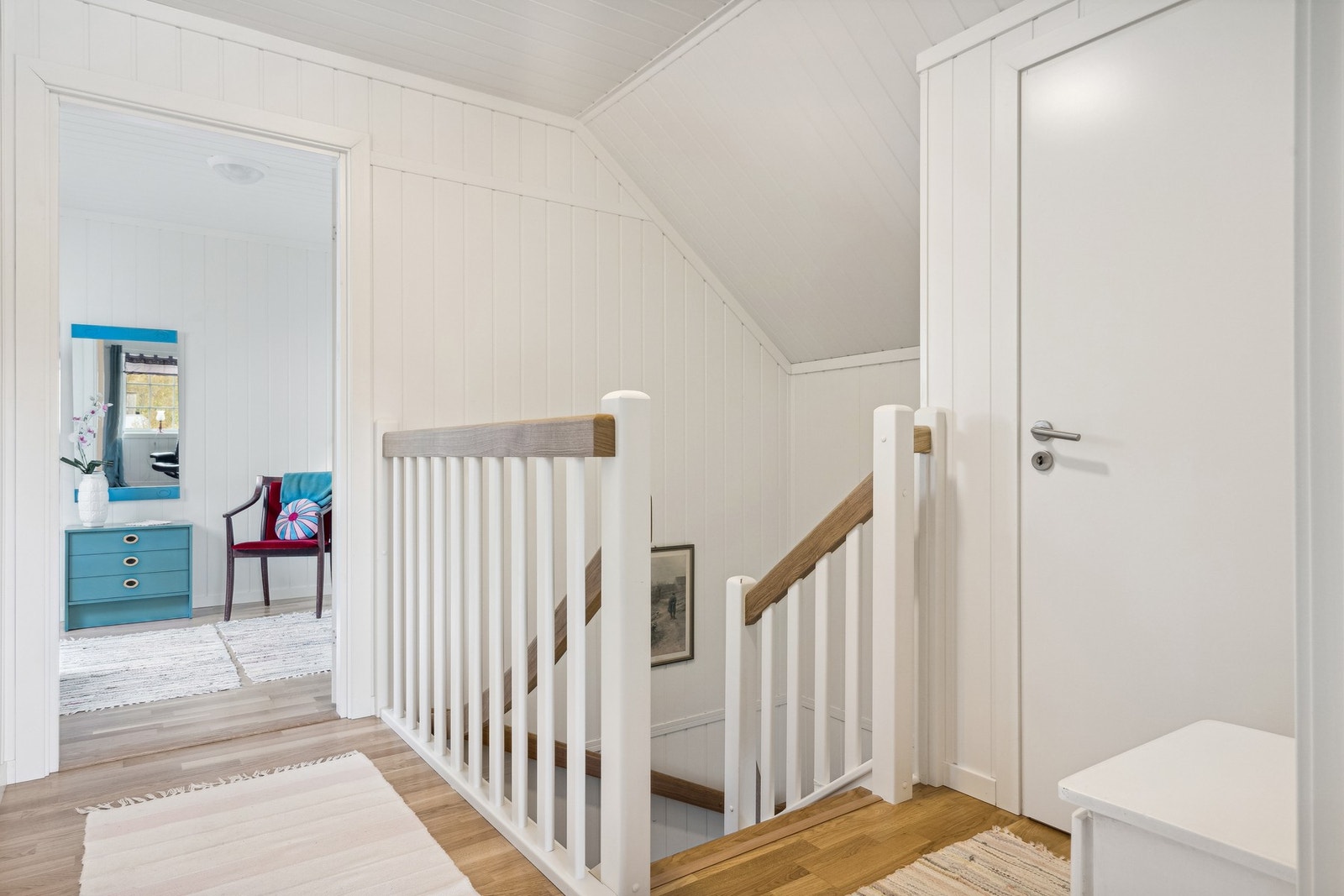 Velkommen opp på loftet, her er det 2 soverom og rikelig med bodplass. Galleribilde
