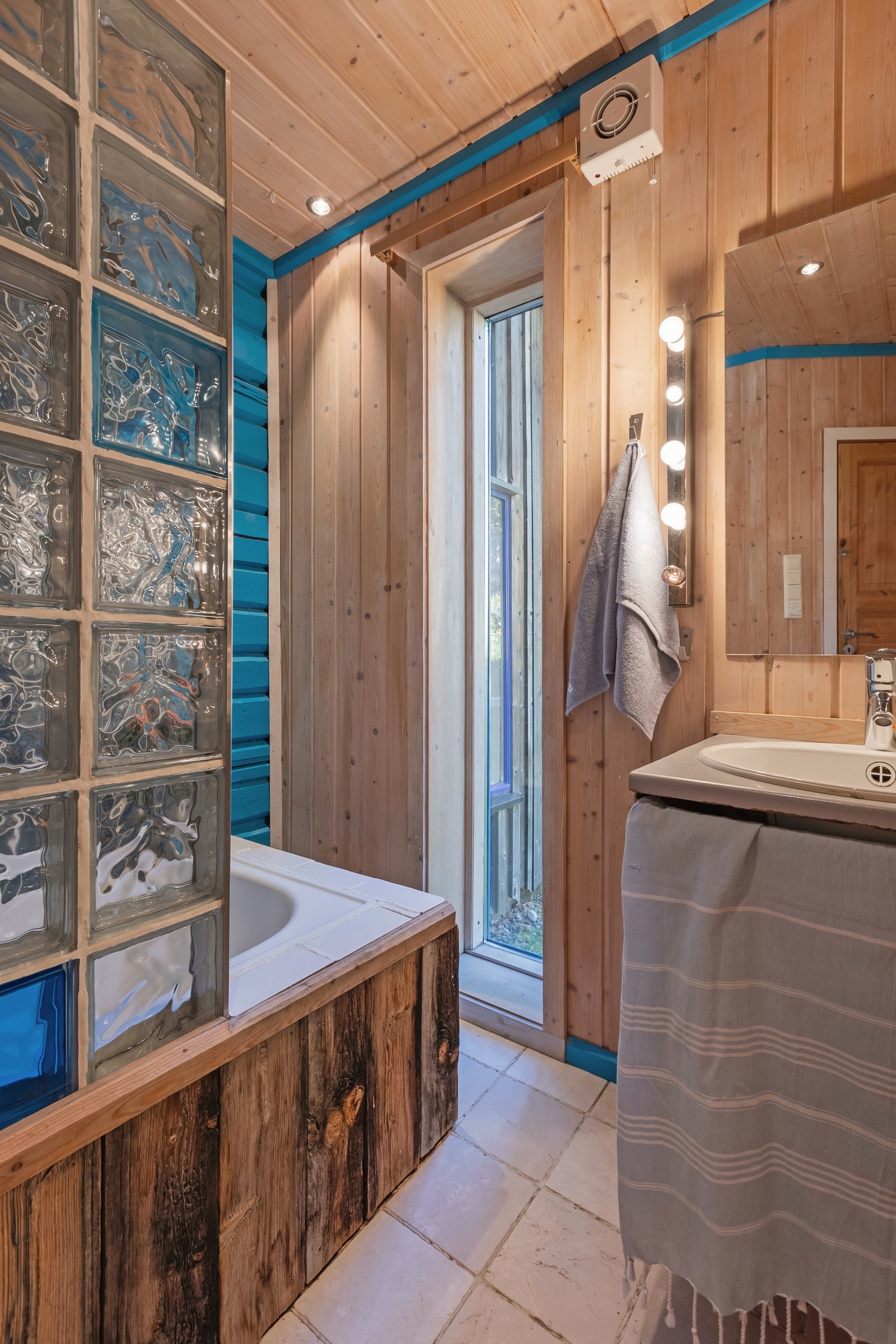 Badekar med glassbyggerstein Galleribilde