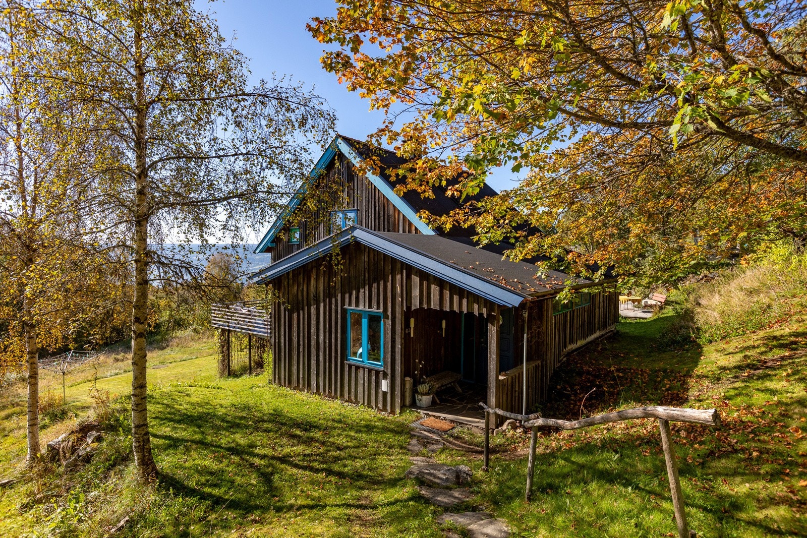 Hyggelig adkomst ned til boligen Galleribilde