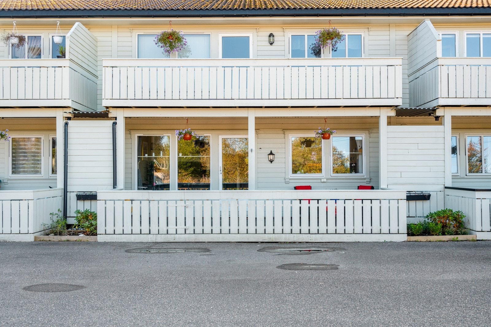 Leiligheten har en fin beliggenhet på Skogsvåg med nærhet til Sund senter, samt gangavstand til både barnehage- og skoler. Galleribilde