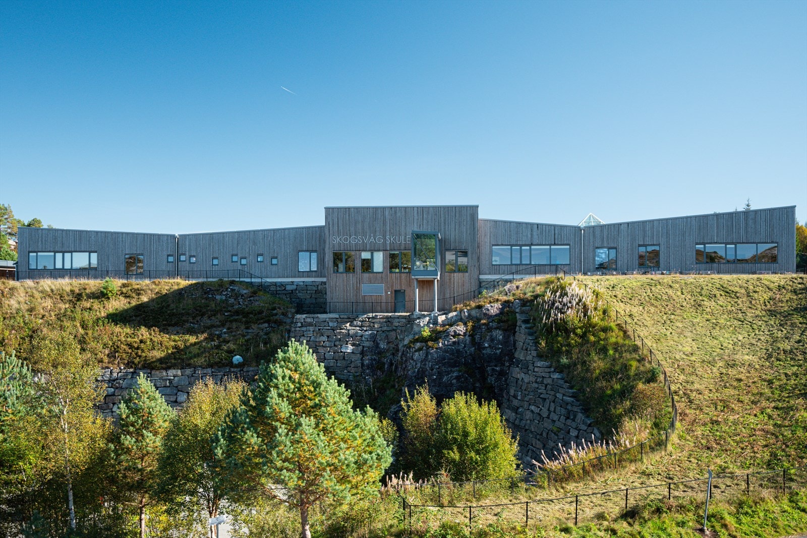 Skogsvåg skule. Galleribilde