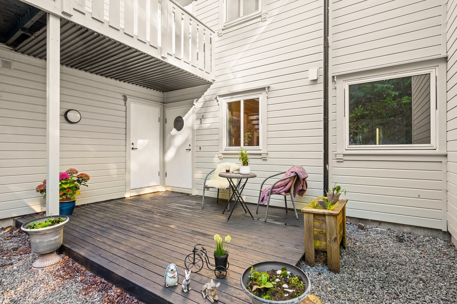 Terrasse ved inngangspartiet er målt til 11,8m². Galleribilde
