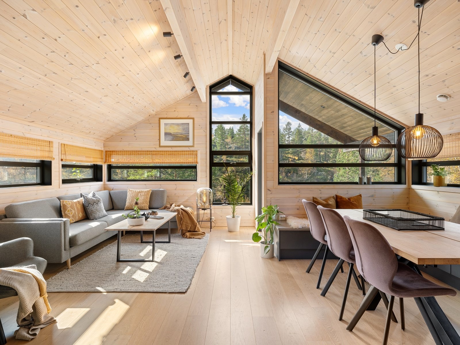 Kjøkken og stue i åpen løsning. Galleribilde