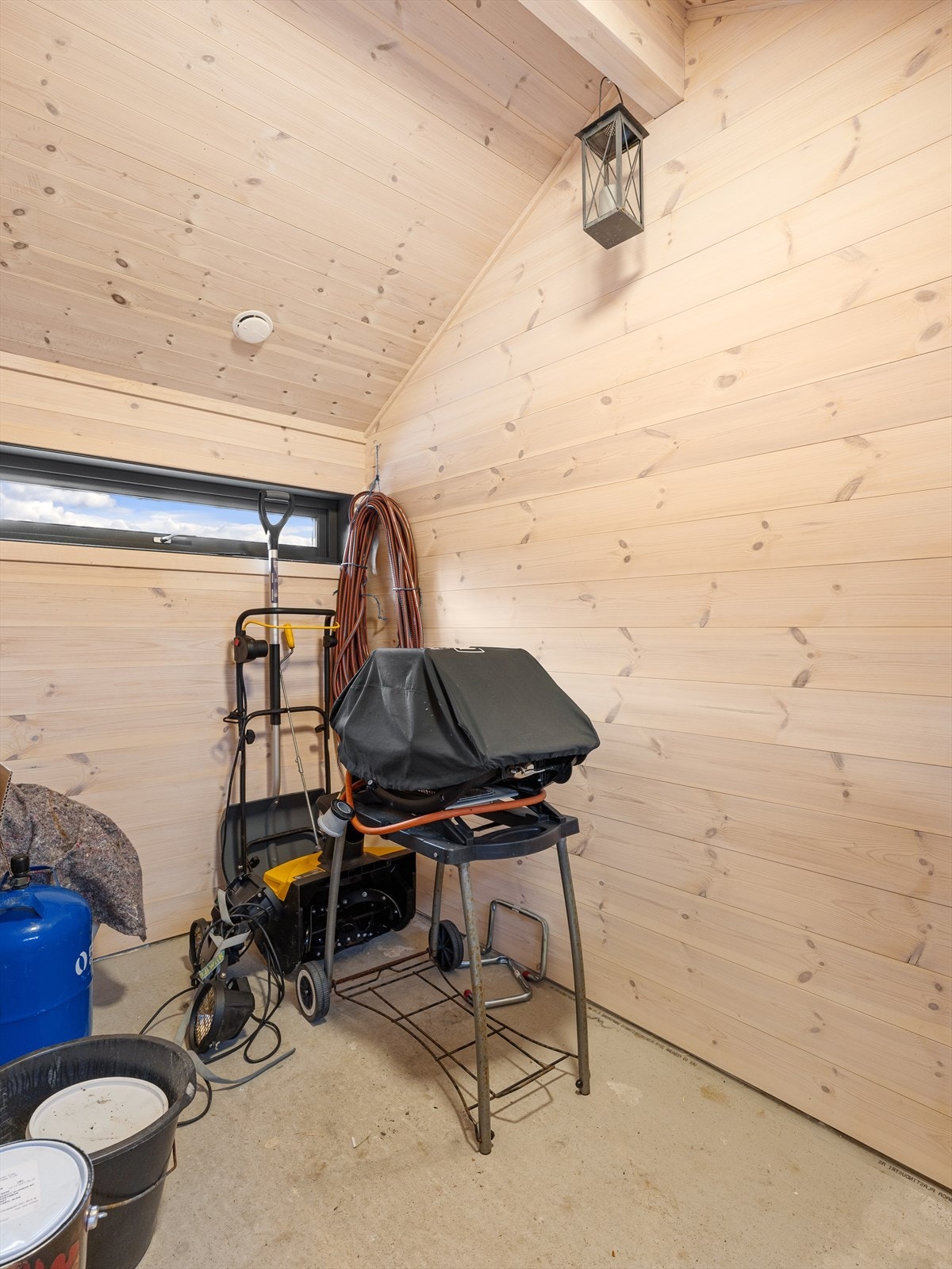 Lagringsbod med god plass til utstyr. Galleribilde