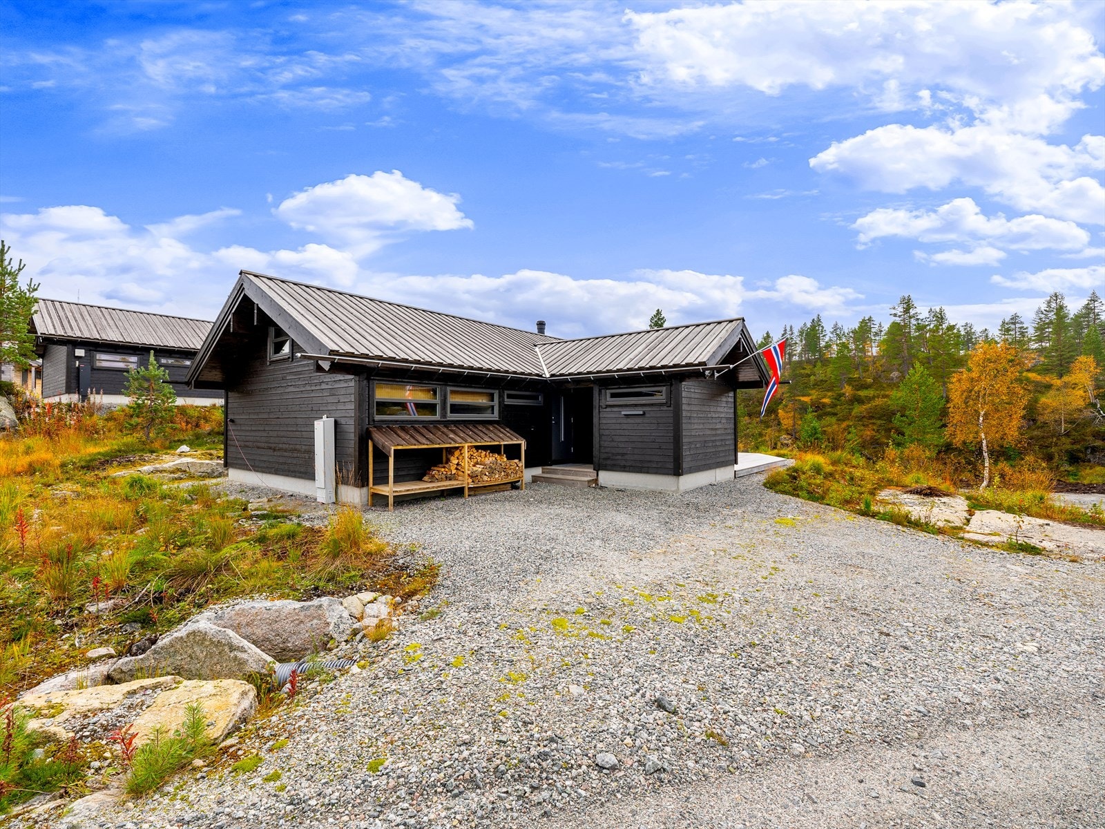 Hytta ligger fint til like ved oppkjørte skispor i Foråsen. Galleribilde