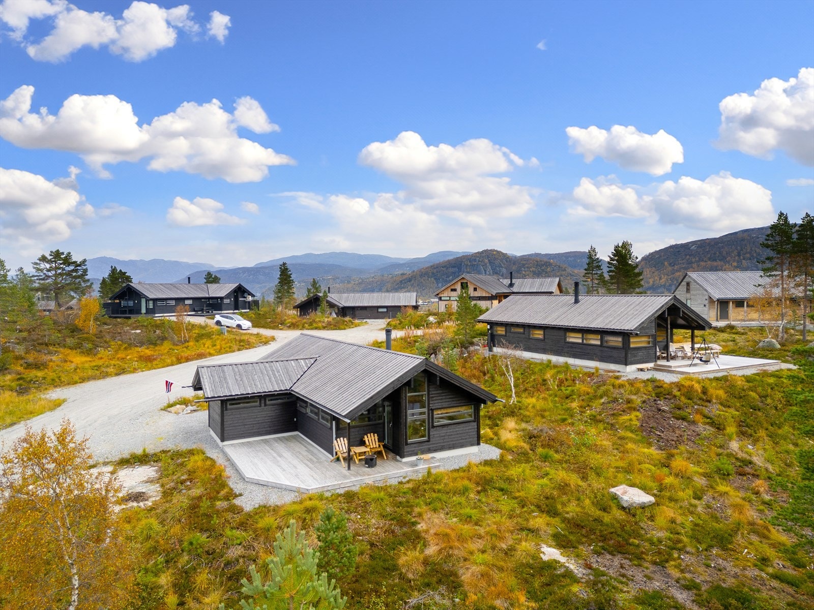 Hyttefeltet har klart å beholde store deler av det naturlige terrenget rundt. Galleribilde