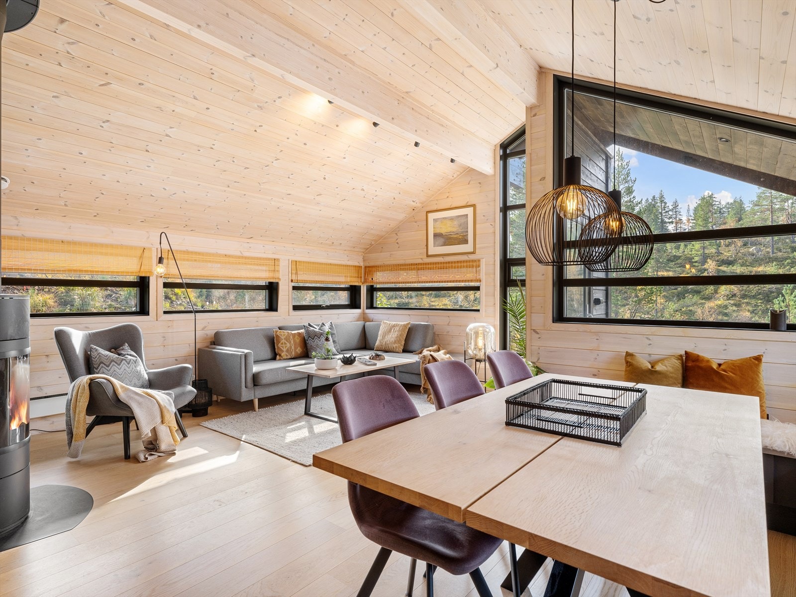 Her er det plass til mange rundt bordet. Galleribilde