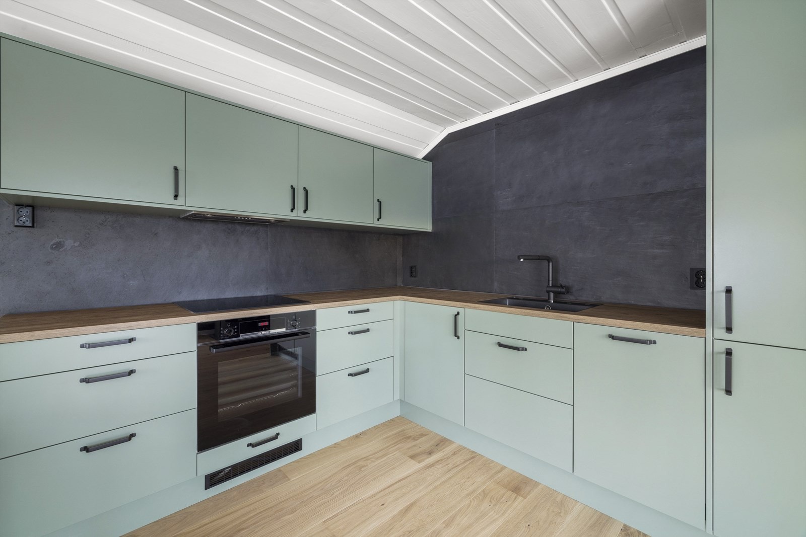 Lekkert kjøkken fra Epoc med integrerte hvitevarer. Galleribilde