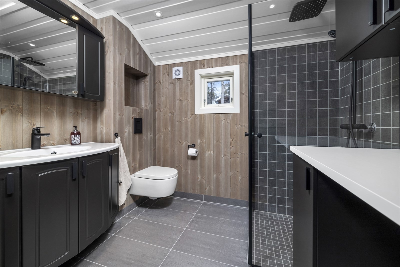 Delikat nytt bad. Galleribilde