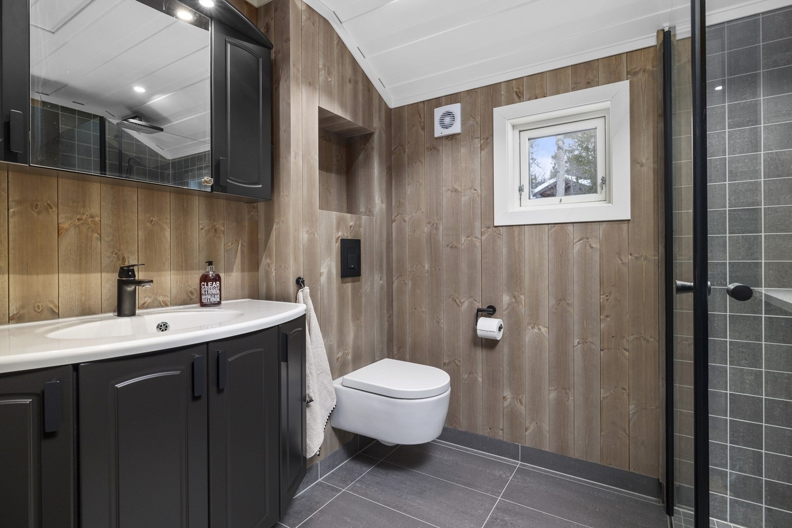 Delikat nytt bad. Galleribilde