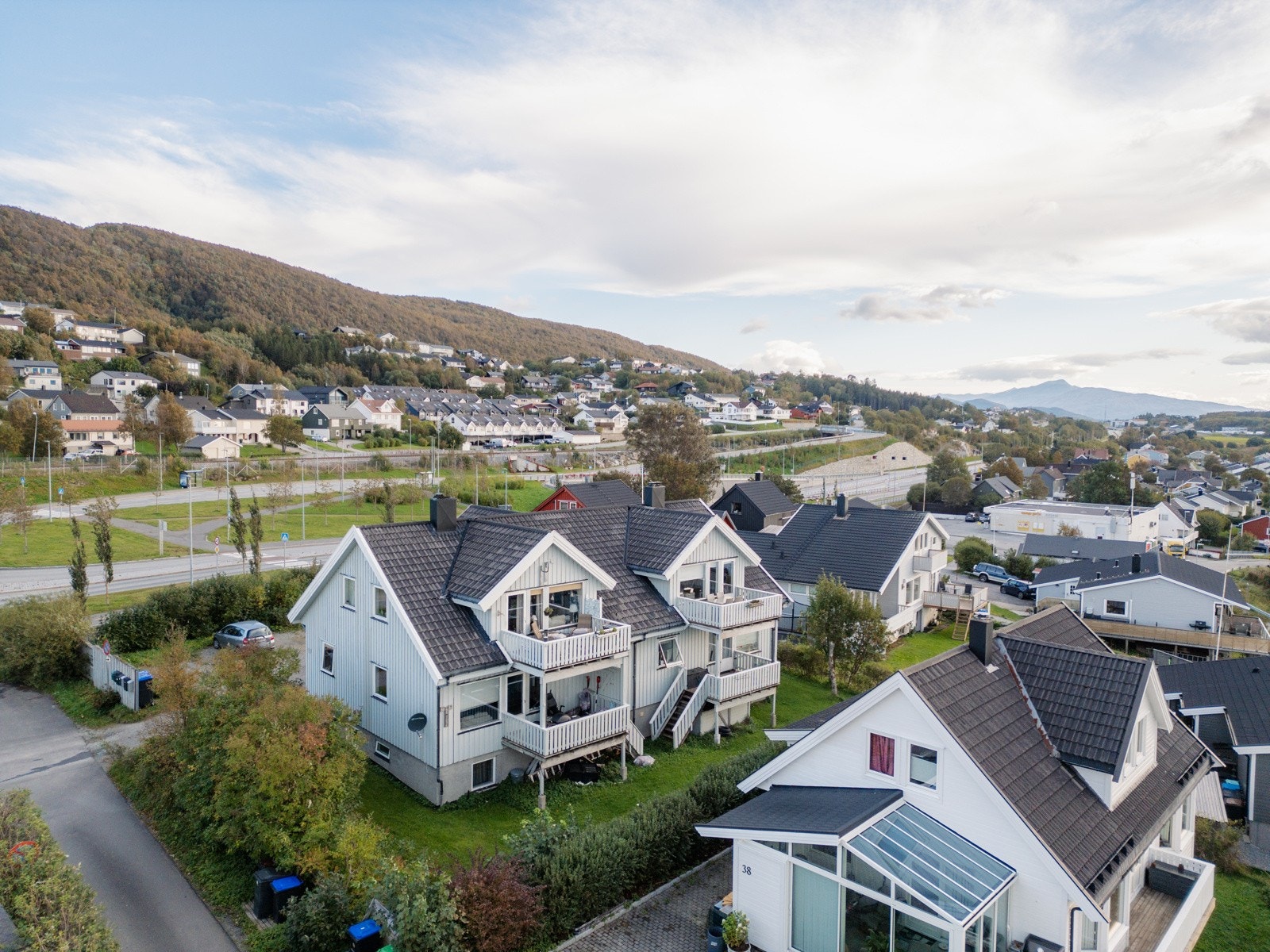 AmundHellandsvei40-Utebilder-02 Galleribilde