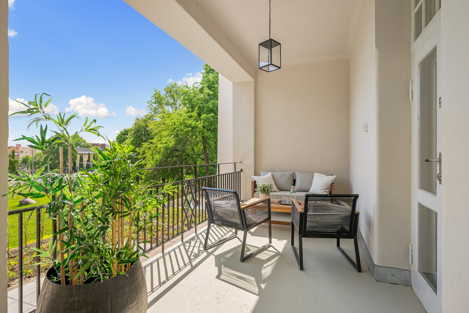 Hyggelig loggia med utgang fra kjøkken Galleribilde