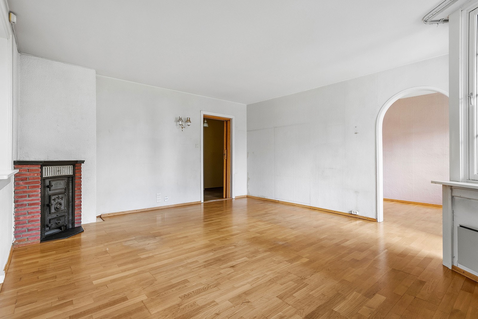 Peisovn i stue Galleribilde