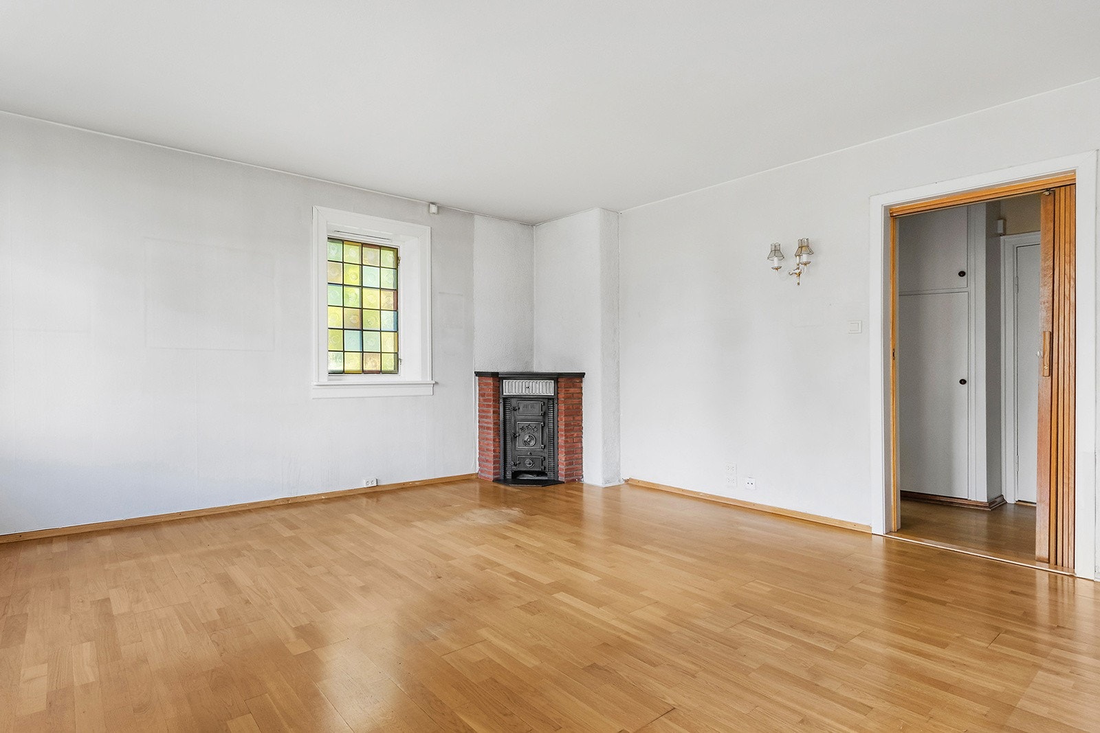 Lysinnslipp fra 3 sider sørger for en lys og luftig romfølelse Galleribilde