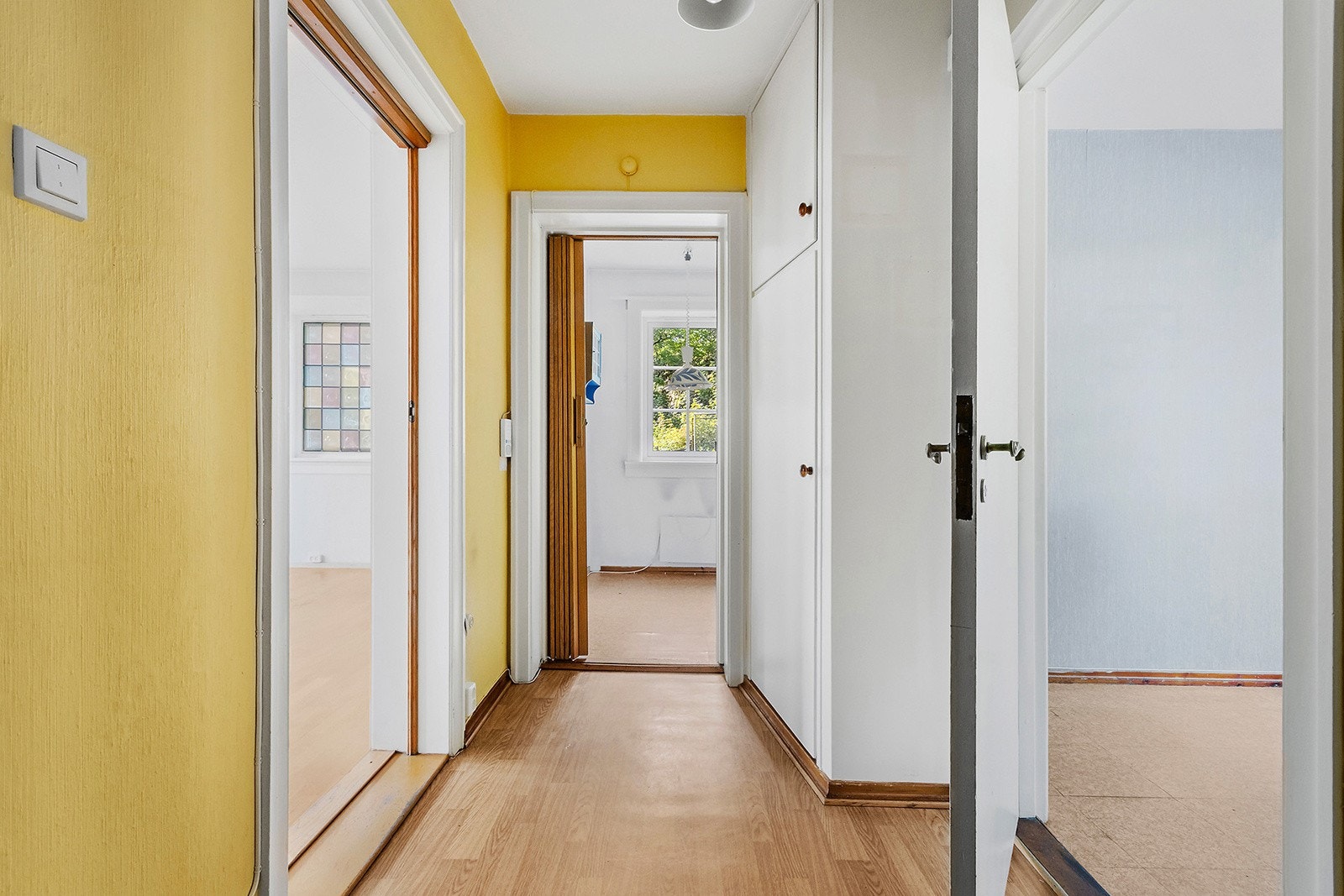 Romslig Entre Galleribilde