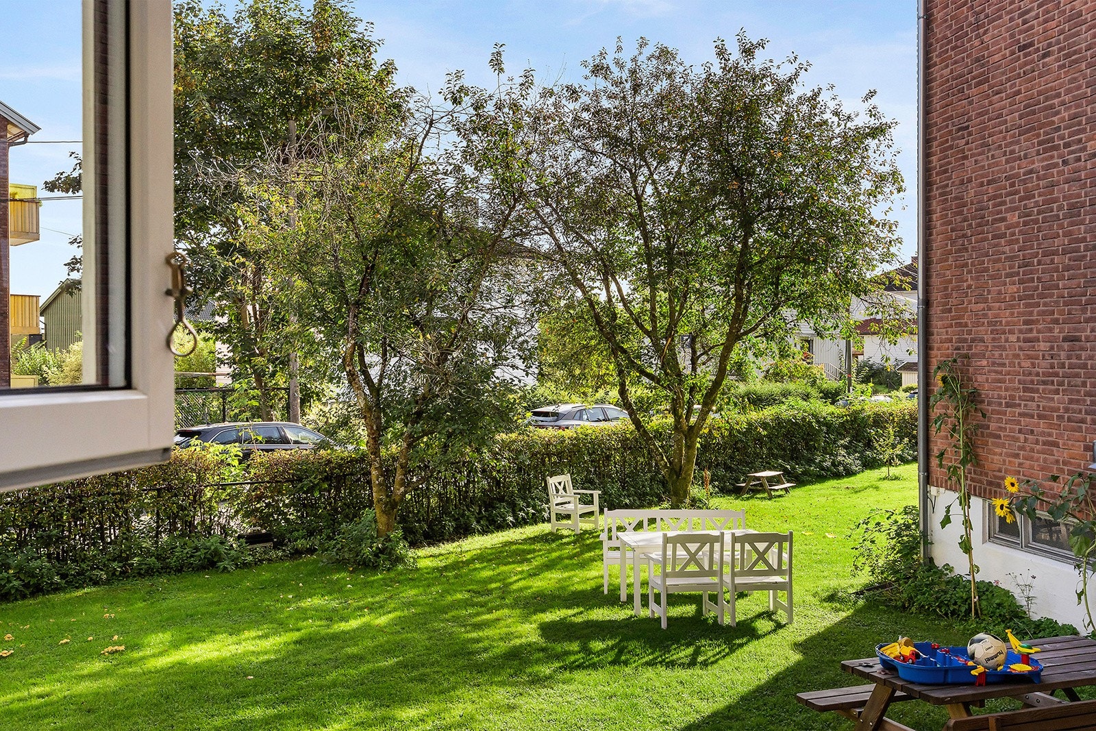 Koselig utsikt mot pen felles hage Galleribilde