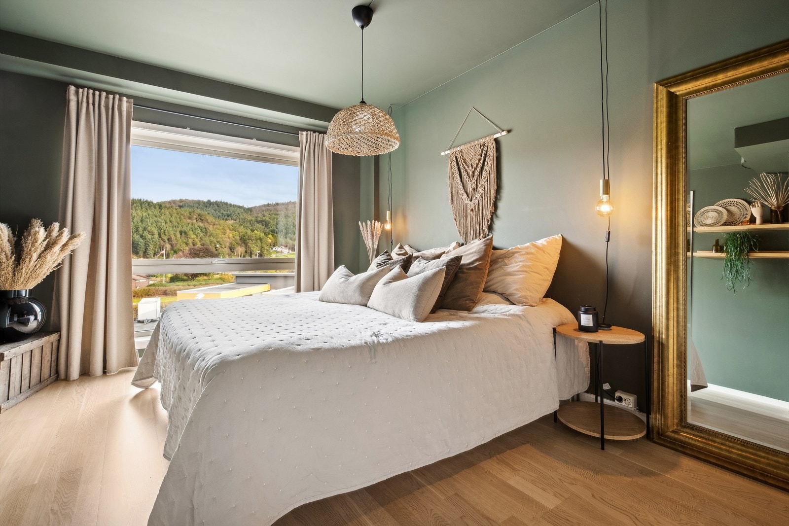 Boligen har i dag totalt 3 gode soverom. Galleribilde