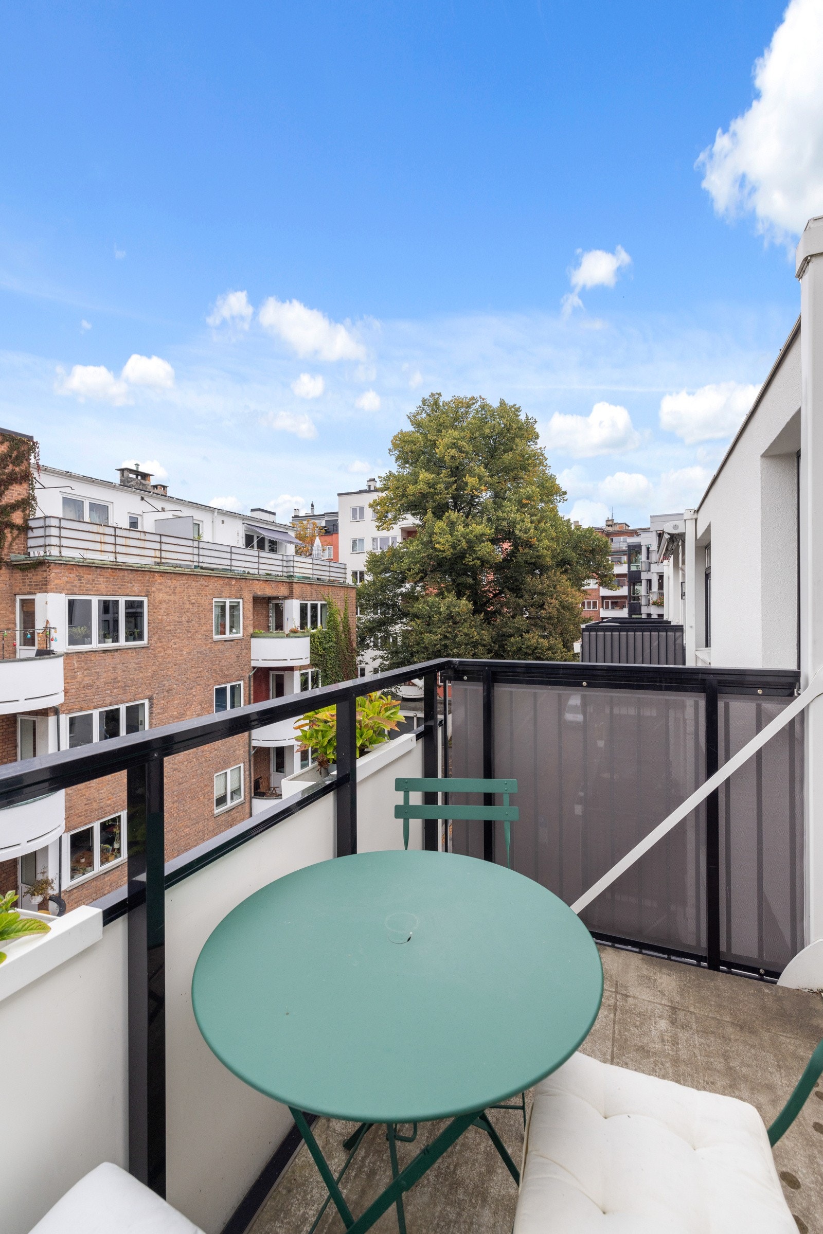 Koselig balkong med ettermiddag- og kveldssol Galleribilde