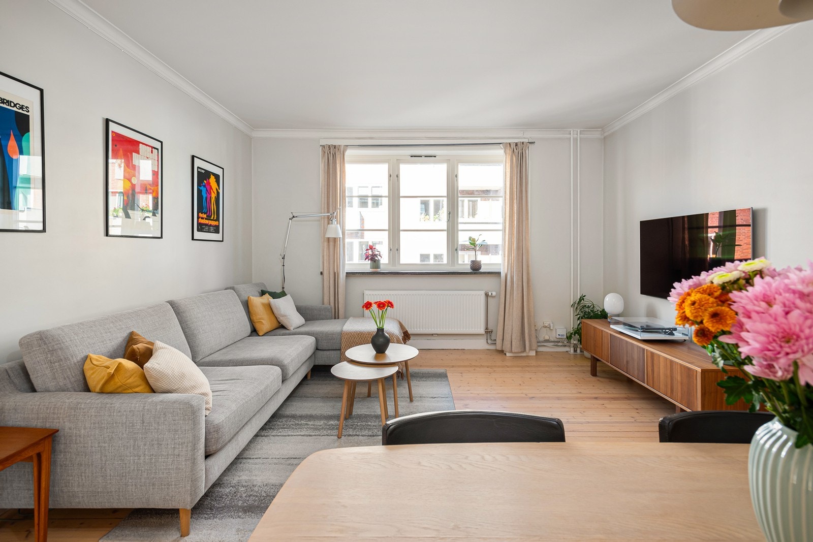 Velkommen til en attraktiv og gjennomgående 2(3)-roms i populære Maridalsveien 64 Borettslag Galleribilde