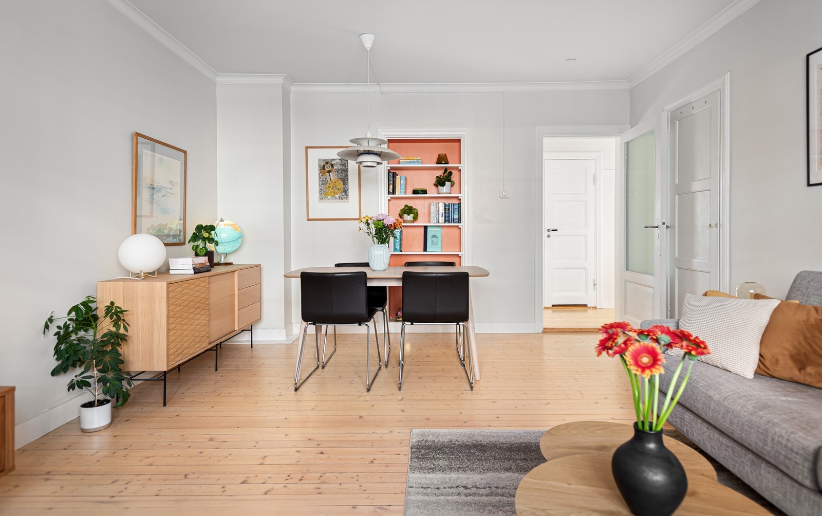 God plass til både sofa- og spisegruppe Galleribilde