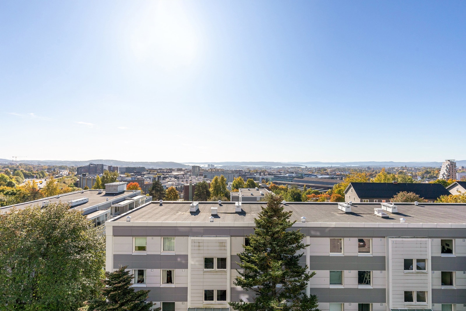 Velkommen til Betzy Kjelsbergs vei 7, en herlig 2-roms frontleilighet med fantastisk utsikt! Galleribilde