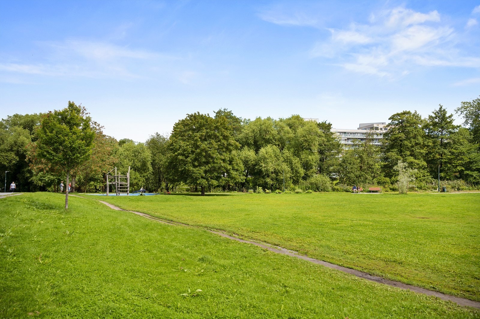 Nærhet til store og flotte grøntområder. Perfekt for den som ønsker nærhet til både natur og storbyliv. Galleribilde
