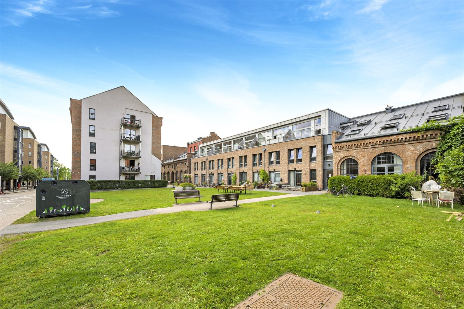 Kort vei til Lilleborg Torg - et tidligere fabrikkområde langs Akerselva som er renovert og gjort om til et koselig, lite torg. Galleribilde