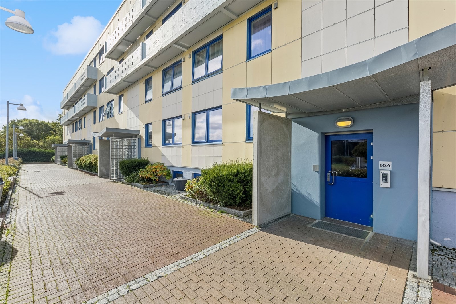 Pent og velstelt felles inngangsparti - Tilkomst til leiligheten via felles trappegang! Galleribilde