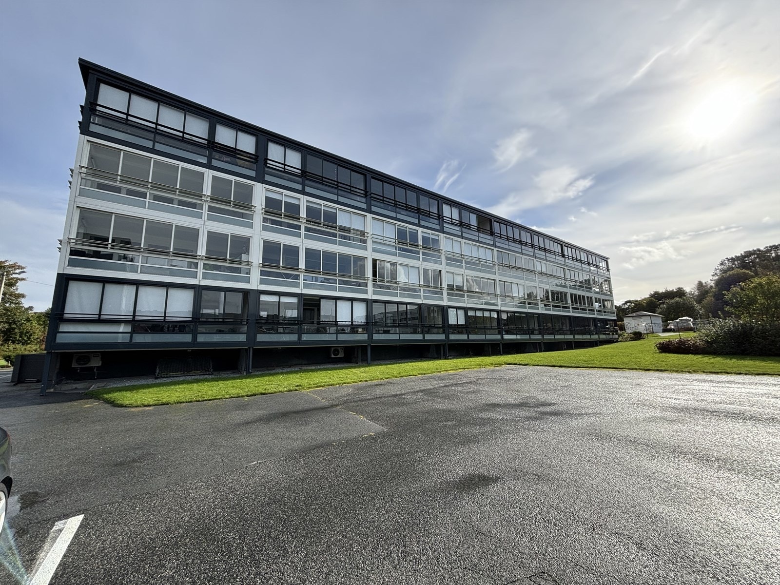 Bildeeksempel av fasadereonvering: Fasadebilde av Austmannavegen 6 etter fasaderenovering. Avvik vil kunne forekomme sammenlignet med fasaderenoveringen av Austmannavegen 10A! Galleribilde