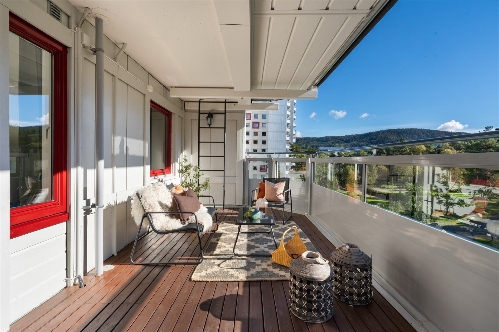- Privat balkong på hele 16m² med fantastiske solforhold - Galleribilde