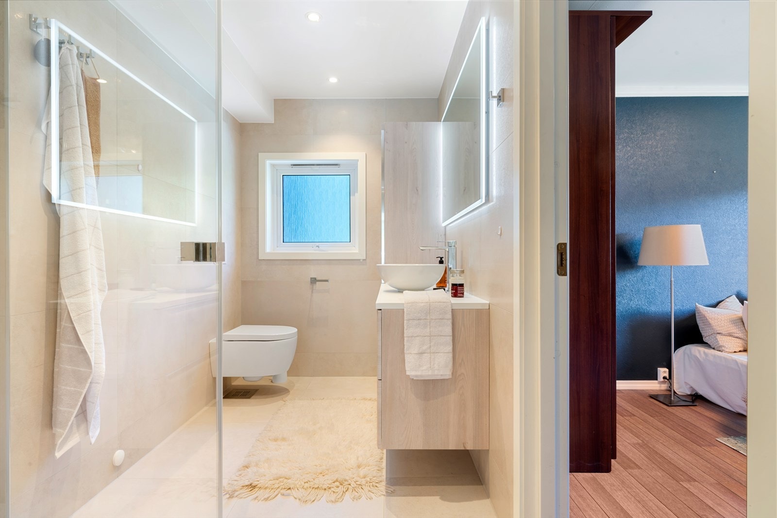 - Badet måler 5m² og ble modernisert i 2021 - Galleribilde