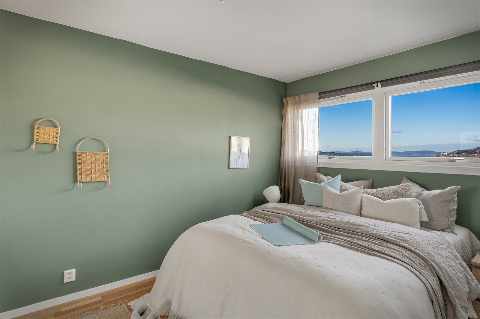 - Fra soverommet kan du beundre den nydelige utsikten - Galleribilde