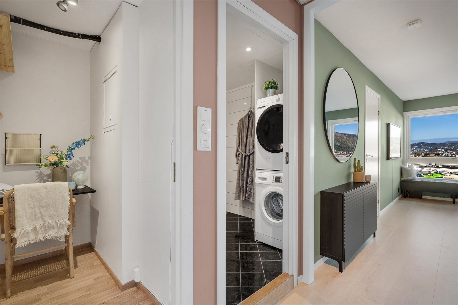 - Videre beveger vi oss inn i gangen som tar oss videre til boden - Galleribilde