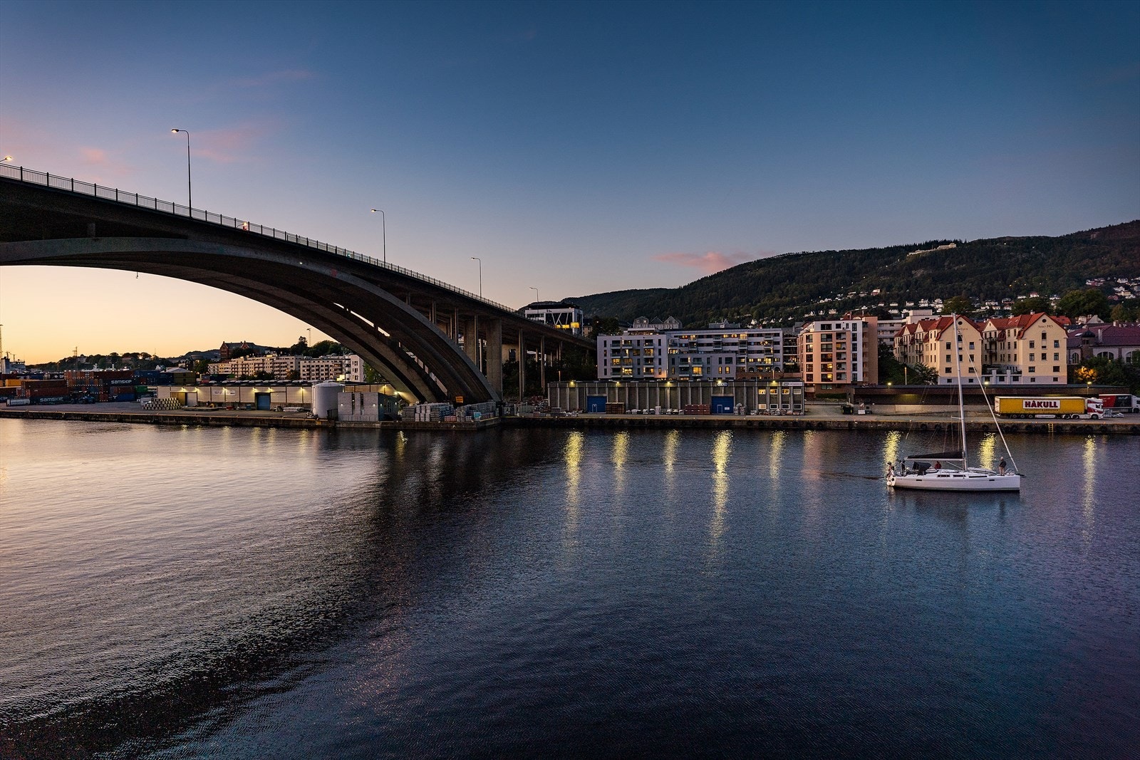 - Du kan også benytte "Småpudden", som tar deg over til Møhlenpris og videre inn til sentrumskjernen - Galleribilde