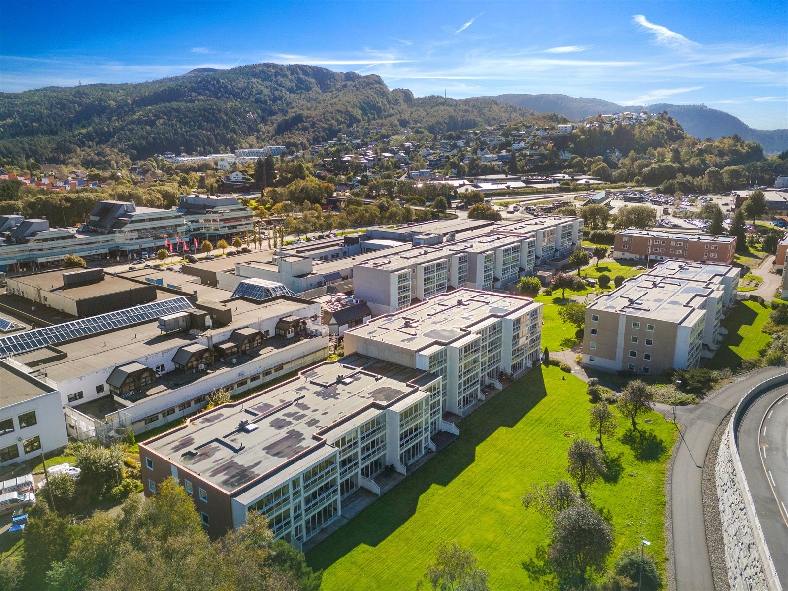 Sentral beliggenhet med kort veil til Åsane terminal Galleribilde