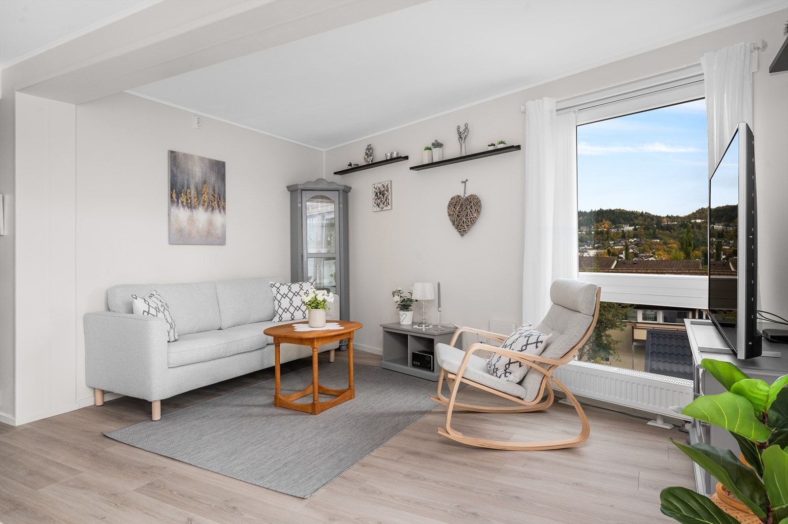 Som endeleilighet får man mer naturlig lysinnslipp med flere store vindusflater Galleribilde