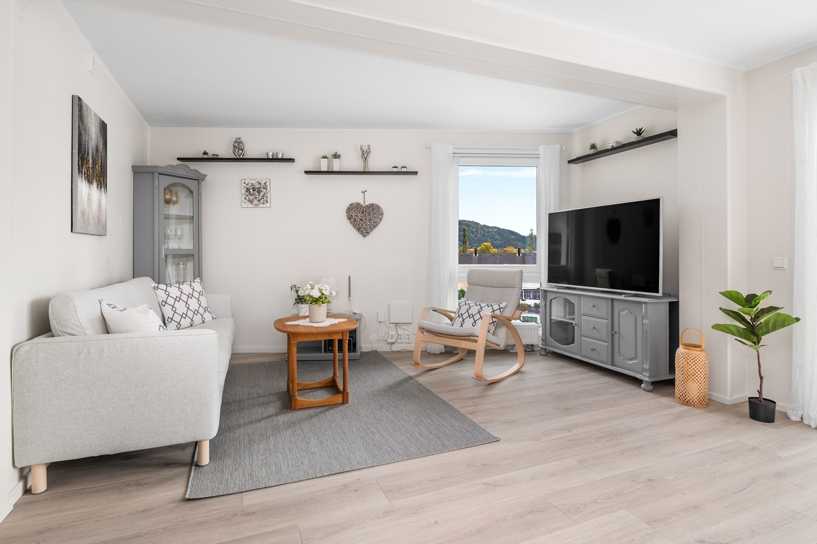 Som endeleilighet får man mer naturlig lysinnslipp med flere store vindusflater Galleribilde