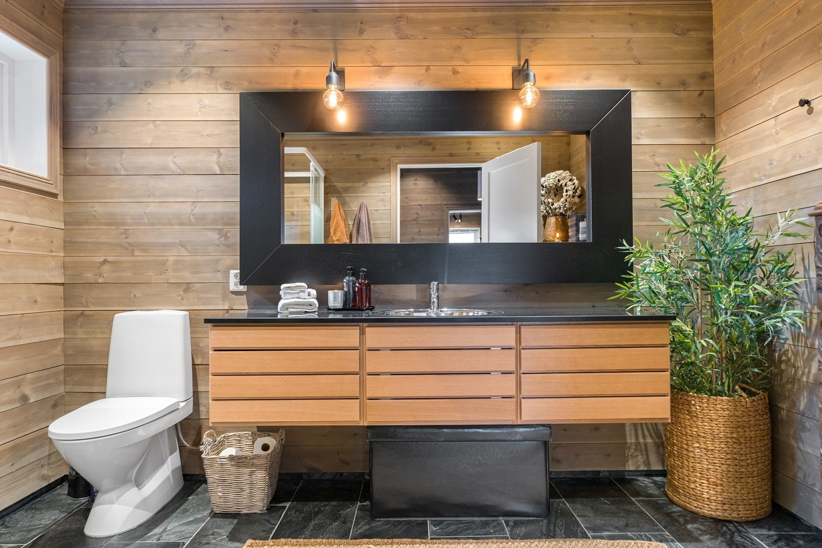 Lekkert bad på hovedplan Galleribilde