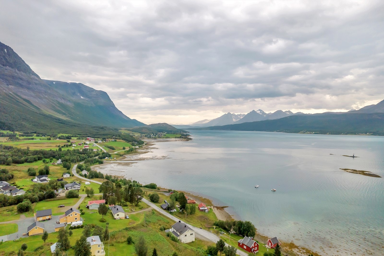 Utover mot Straumen Galleribilde