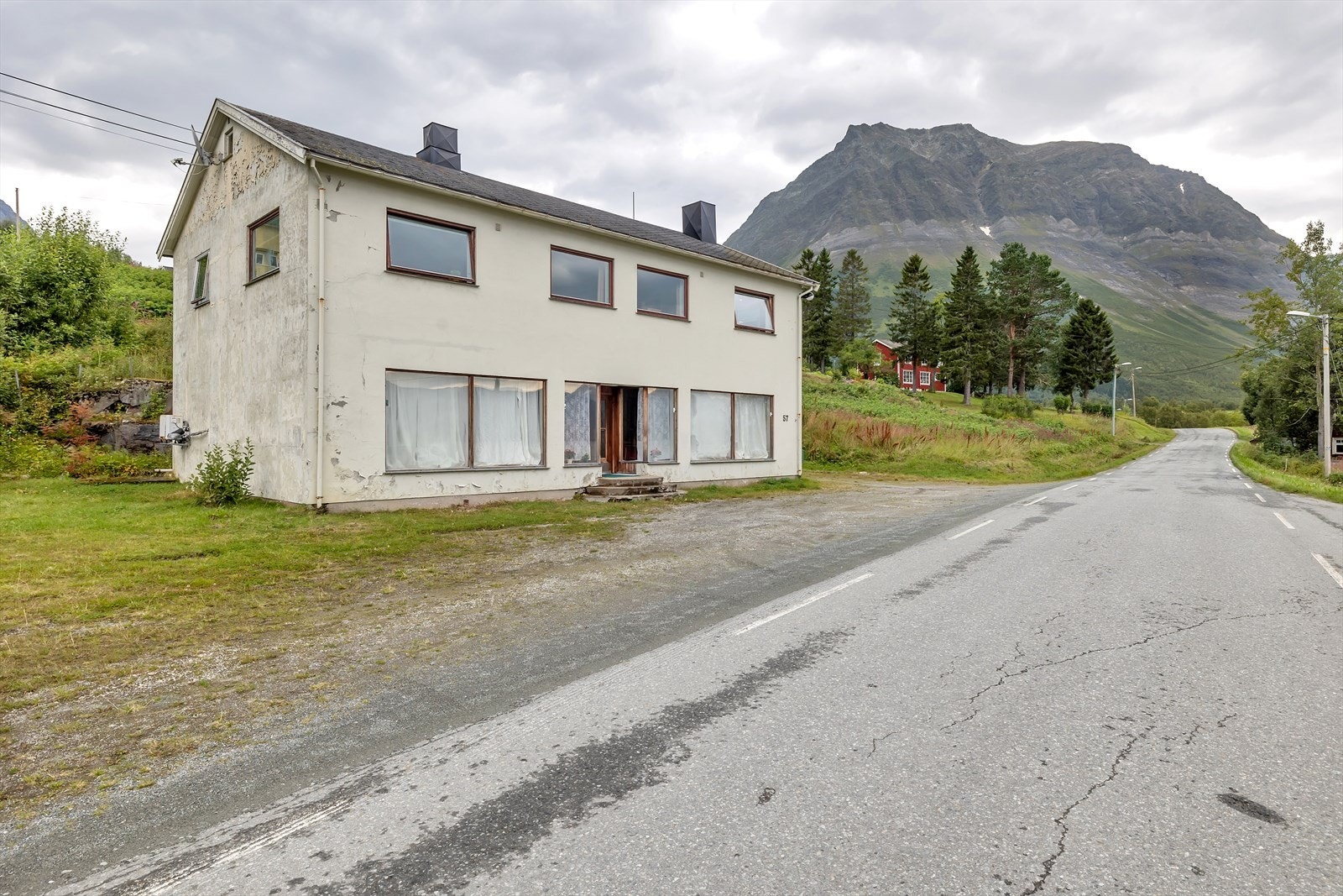 Fasaden trenger renovering Galleribilde