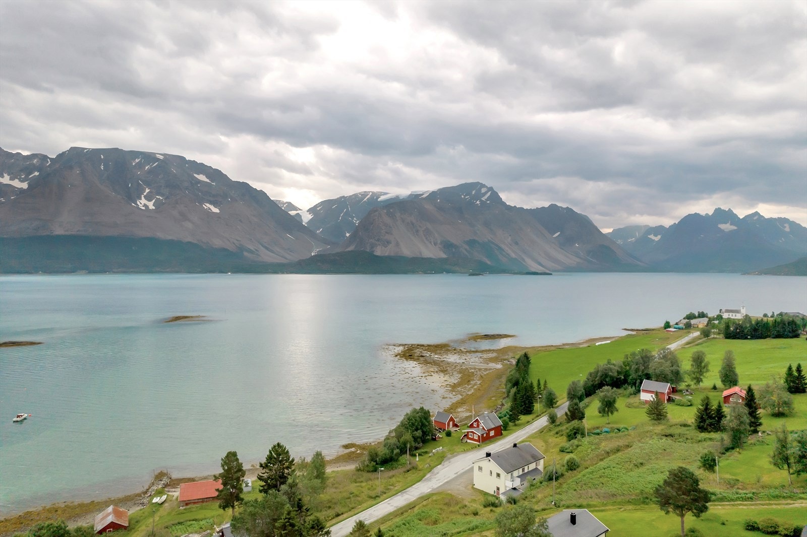 Flott utsikt over mot Lyngsalpene Galleribilde