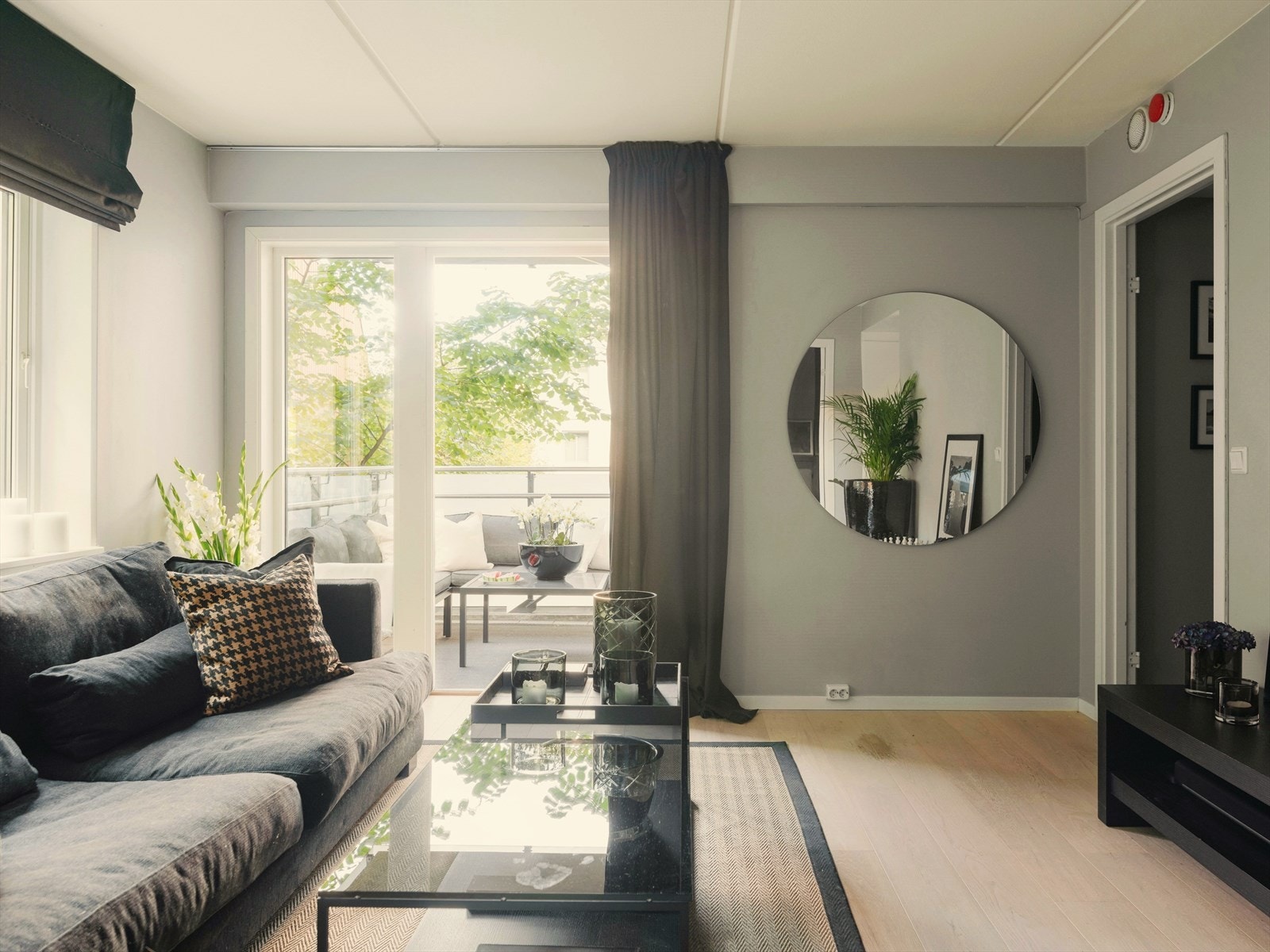 Leiligheten oppleves innbydende og moderne med en god standard som gjør at du kan flytte rett inn og bo godt fra første stund. Galleribilde