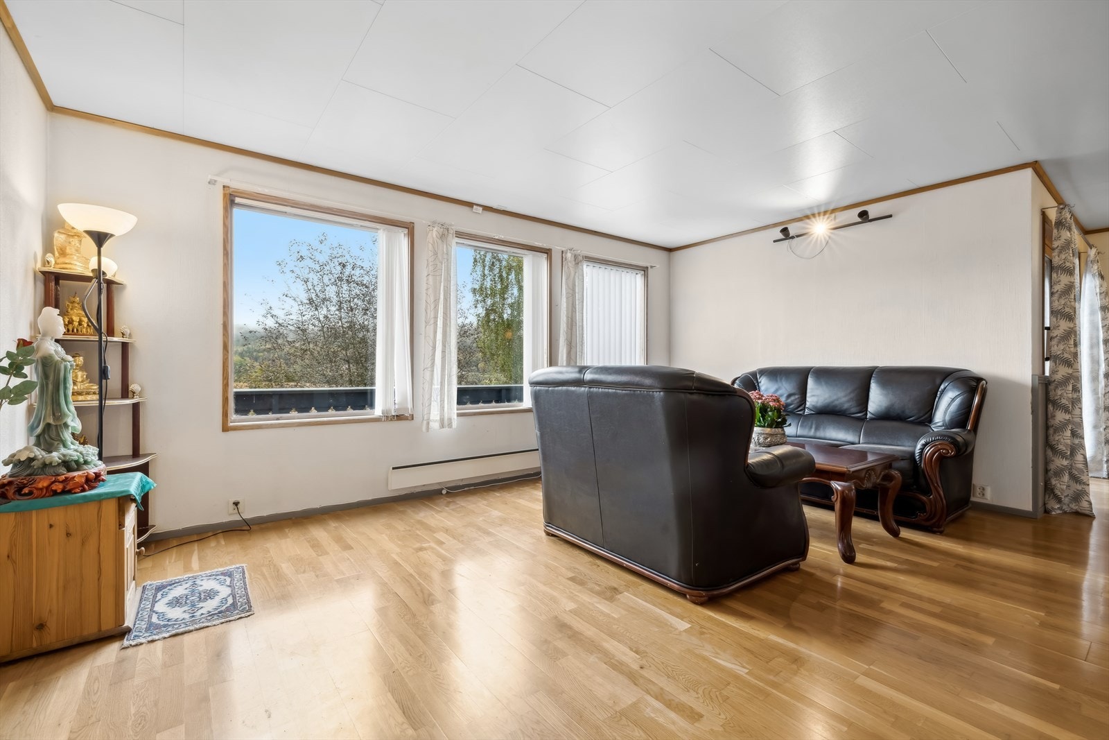 Gode vindusflater sørger for at rommet får godt med naturlig lys Galleribilde