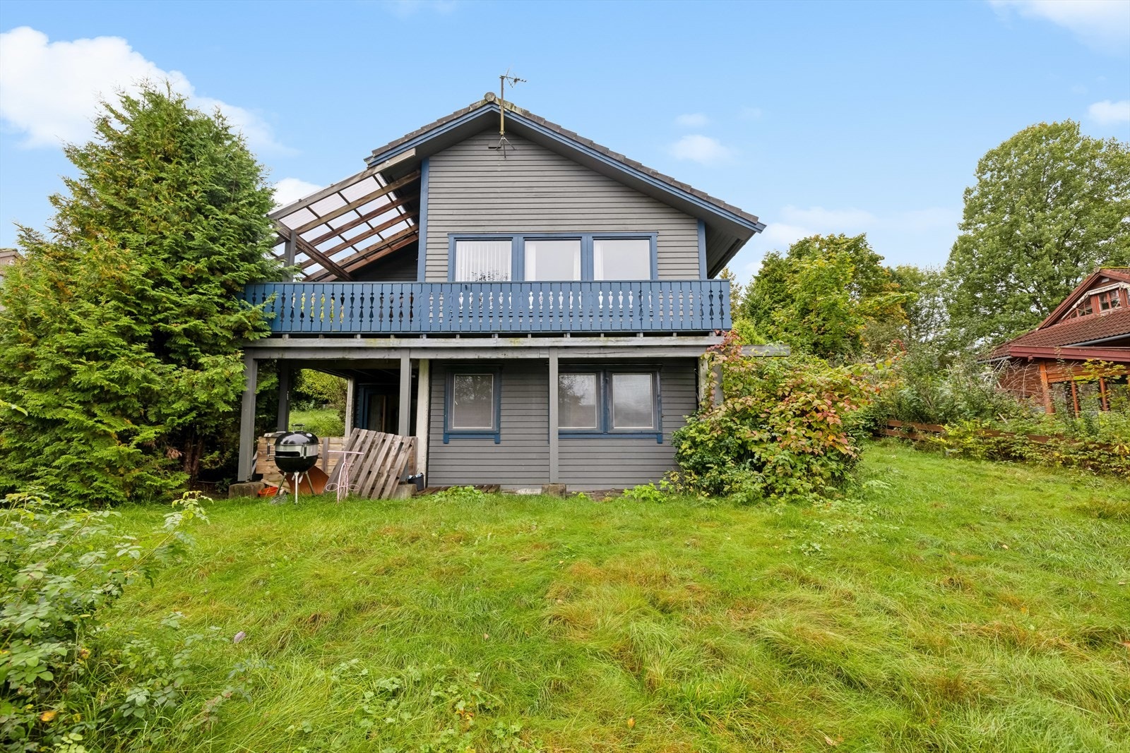 Nok av boltreplass for både store, små og firbeinte. Galleribilde