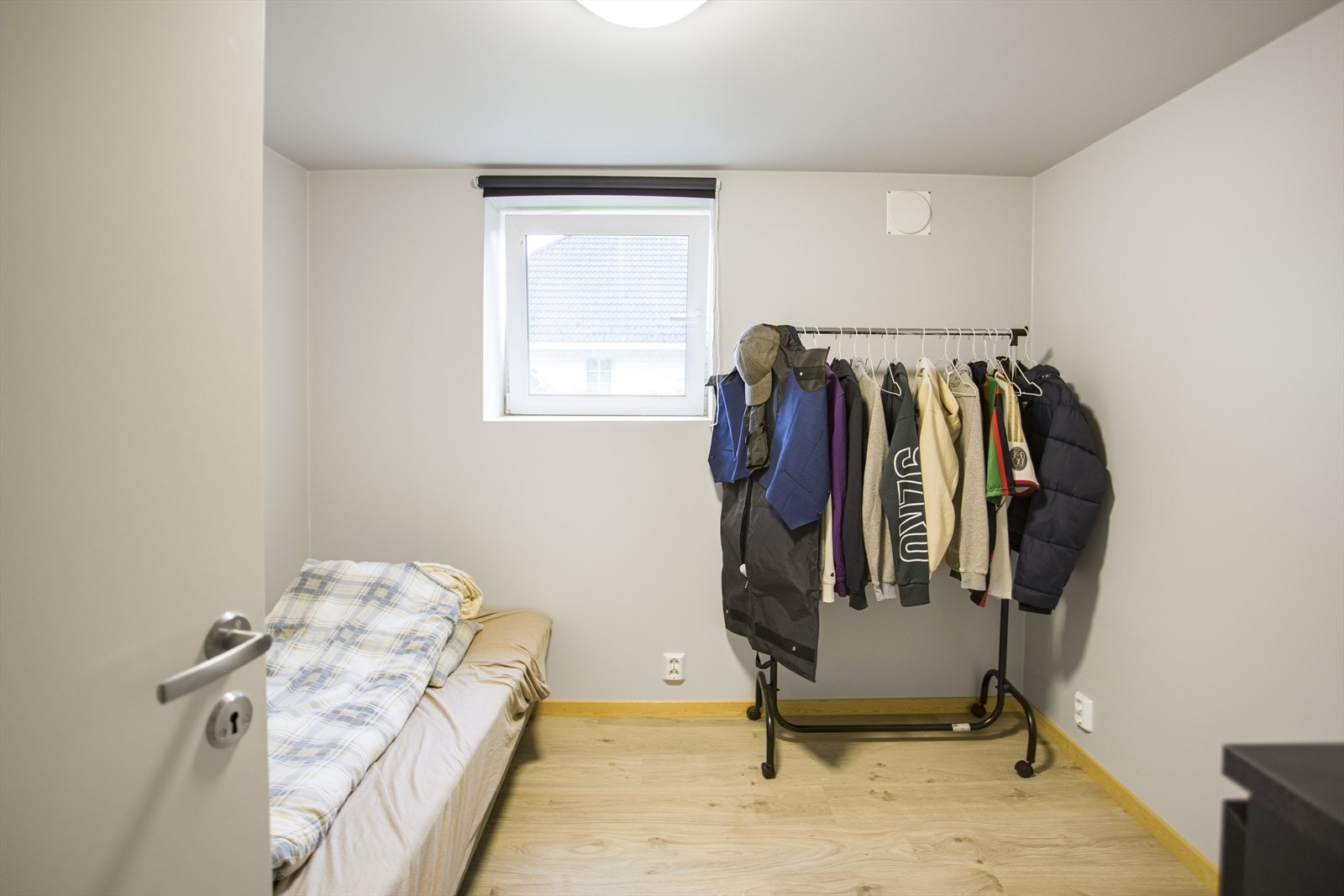 Soverom 6 i kjeller/hybeldel med plass til seng og garderobe. Galleribilde