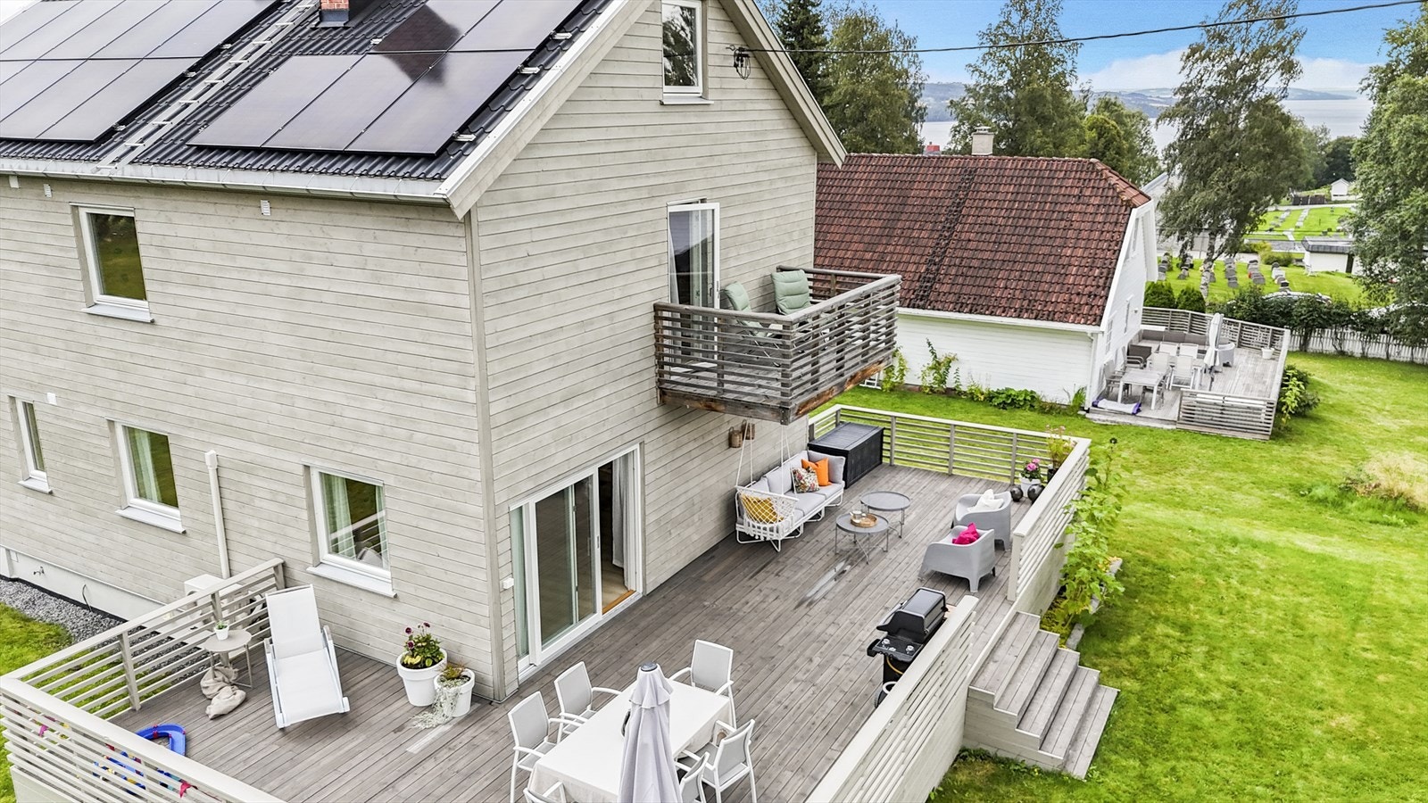 Solcellepanel på tak montert i 2023. Galleribilde